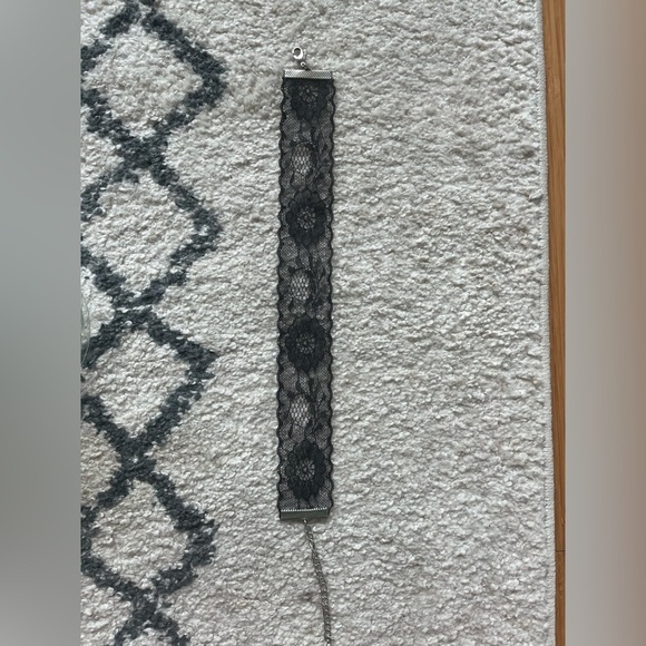 Lace Choker - Picture 2 of 2